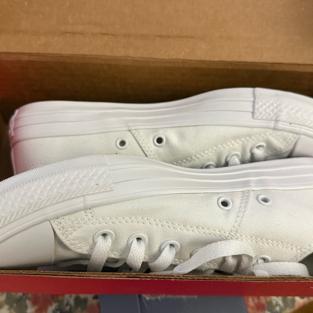 Classic White converse Sneakers